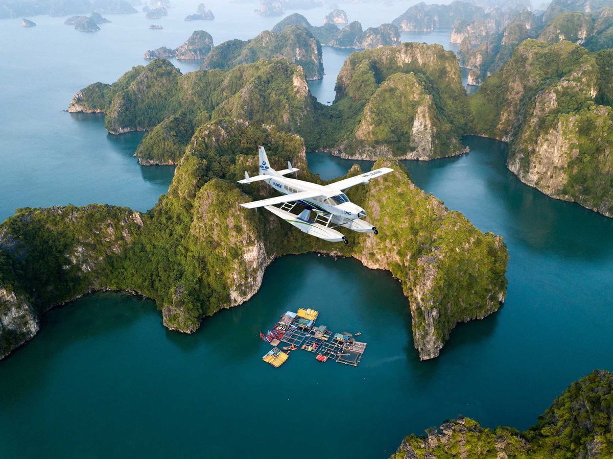 Tham quan vịnh Hạ Long bằng thủy phi cơ